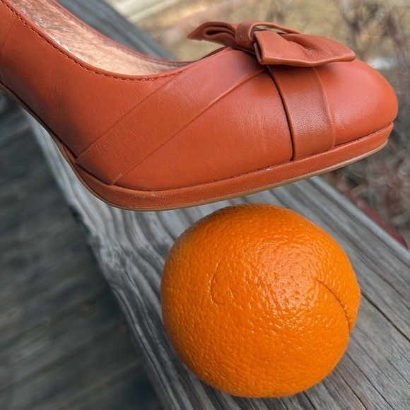 Miss Albright Orange Peachy Leather Pumps Heels Bows Sz 8 - Picture 12 of 12